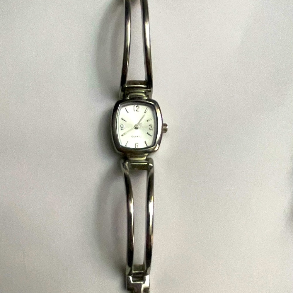 Vintage 90’s stainless steel minimalist watch. Not set. Good used condition